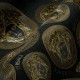 Tapet Versace - Medusa negru-auriu - detaliu